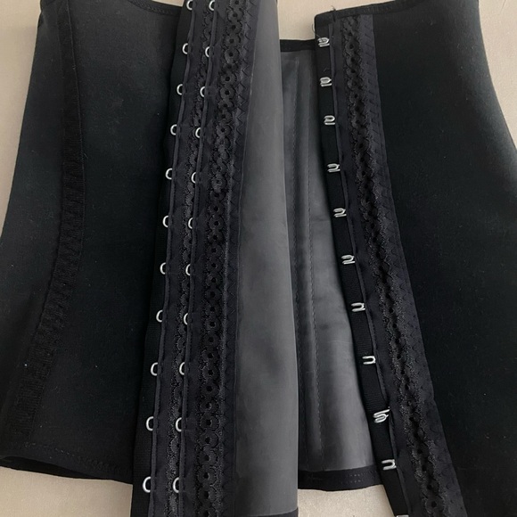 Cocoon 1512 Colombian Latex Girdle 2 Rows of Hooks - Picture 1 of 10